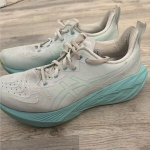 ASICS Novablast 4 - Size 10
